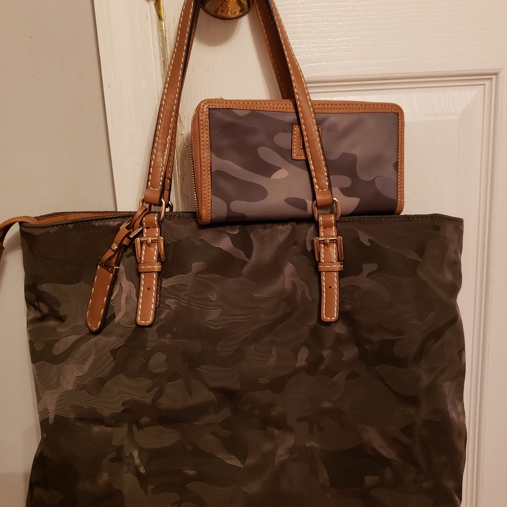 Tommy Hilfiger Tote and wallet